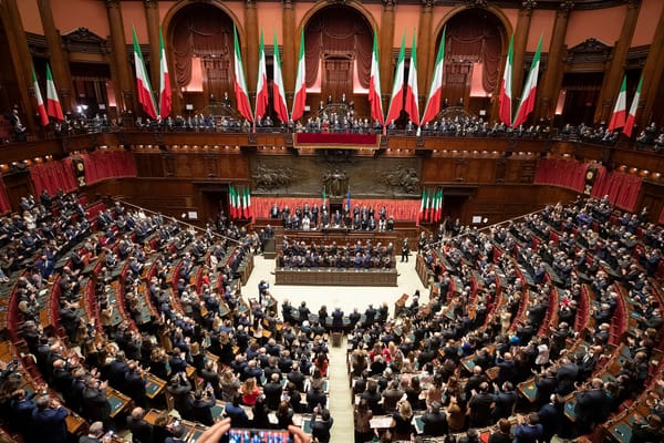 IHRA, memoria selettiva. Il PD oggi attacca ciò che ieri ha votato